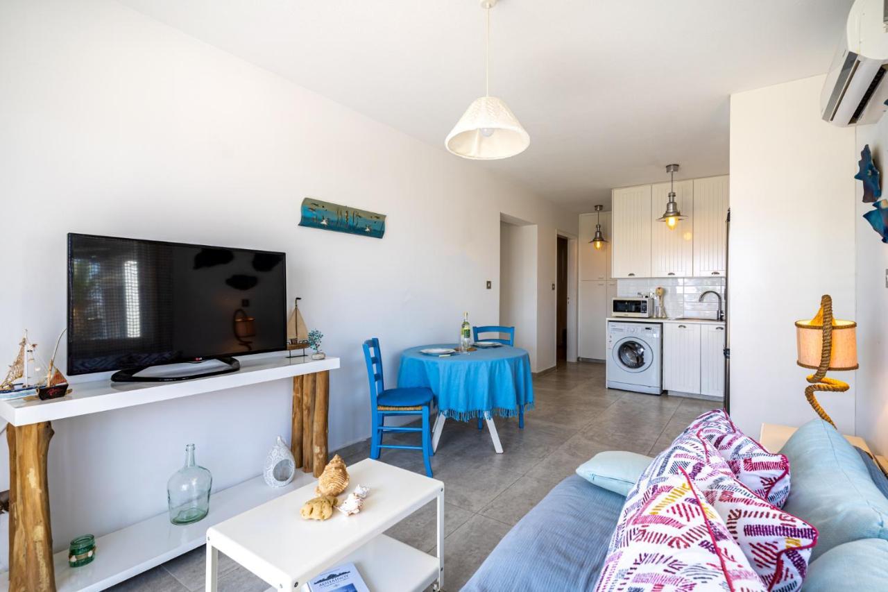 Seawaves 1- Bedroom Apartment Near Meneou Beach Larnaka Exterior foto