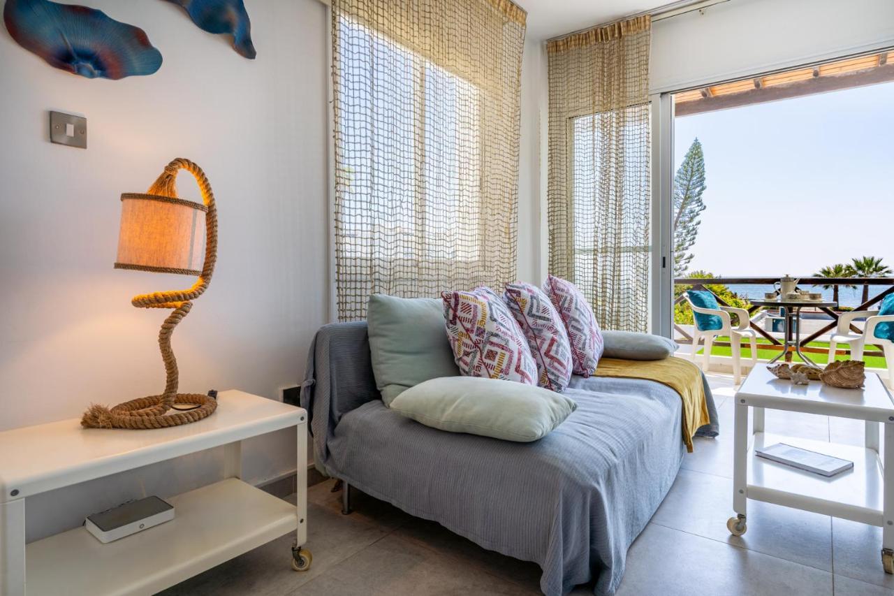 Seawaves 1- Bedroom Apartment Near Meneou Beach Larnaka Exterior foto